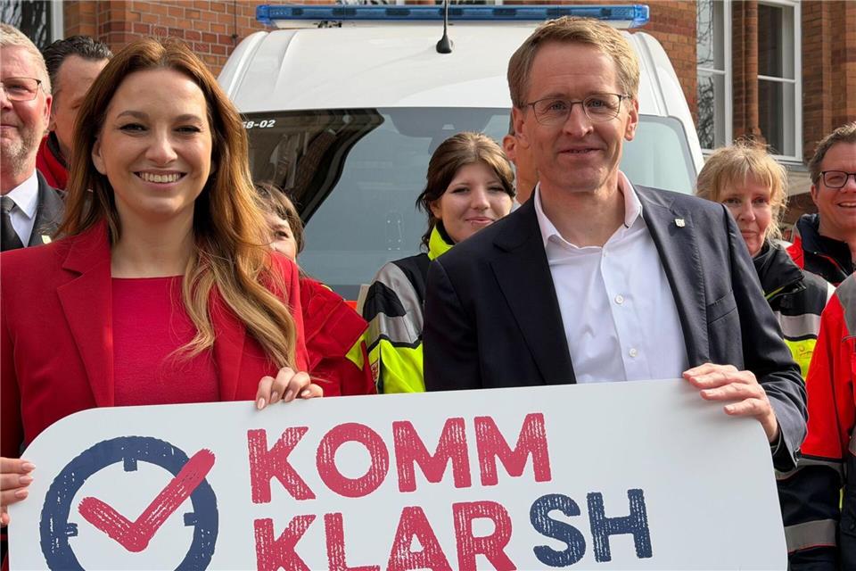 Innenministerin Magdalena Finke und Ministerpräsident Daniel Günther (beide CDU) werben für die Kampagne.André Klohn/dpa