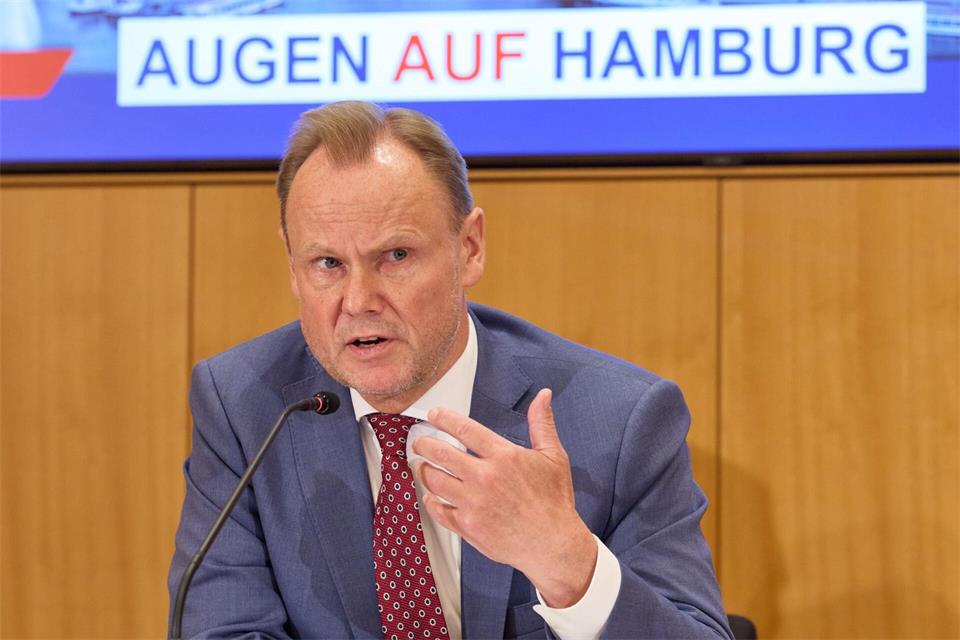 Innensenator Andy Grote hält den Rechtsextremismus „die größte strukturelle Gefahr für unsere Demokratie“. (Archivbild)Georg Wendt/dpa