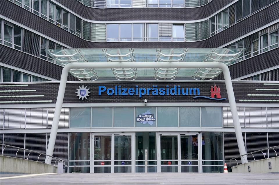 Innensenator Andy Grote hat die neue Kriminalstatistik im Hamburger Polizeipräsidium vorgestellt. (Archivbild) Marcus Brandt/dpa