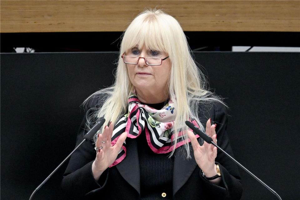 Vorfall am BER - Spranger will bessere Drohnenabwehr Innensenatorin Iris Spranger (SPD) sieht Handlungsbedarf bei der Drohnenabwehr. (Archivbild)Britta Pedersen/dpa