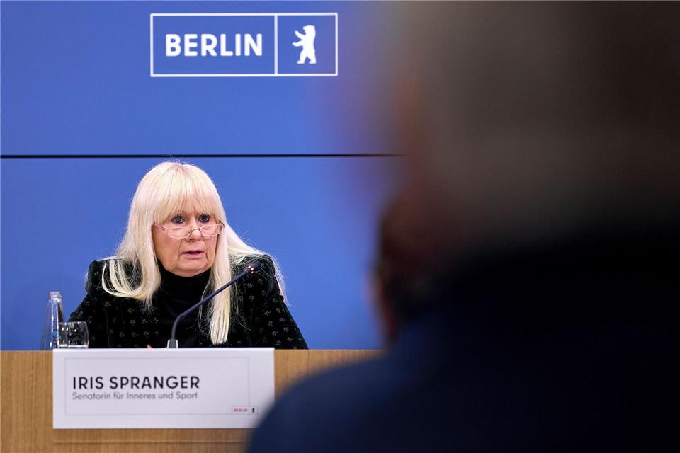 Innensenatorin Iris Spranger (SPD) weist Kritik am Krisenmanagement zurück. (Archivfoto)Michael Ukas/dpa