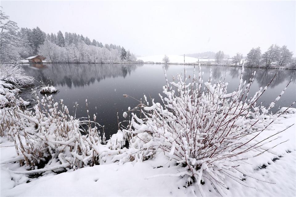 Insbesondere in den Alpen erwartet der Wetterdienst Neuschnee. Karl-Josef Hildenbrand/dpa