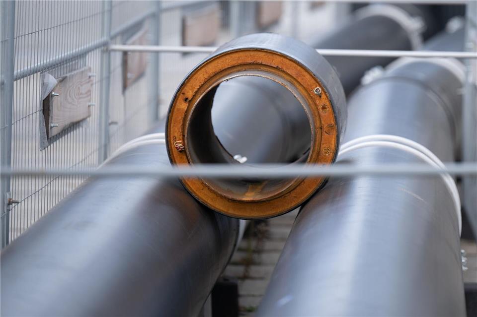 Insgesamt 12 Kilometer Fernwärmeleitungen werden im Rahmen des Projekts „United Heat“ verlegt. (Symbolbild)Sebastian Kahnert/dpa