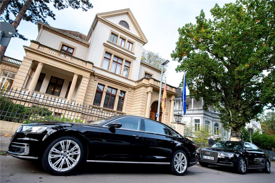 Insgesamt 20 Fahrer beschäftigt die niedersächsische Landesregierung. (Archivbild)Hauke-Christian Dittrich/dpa