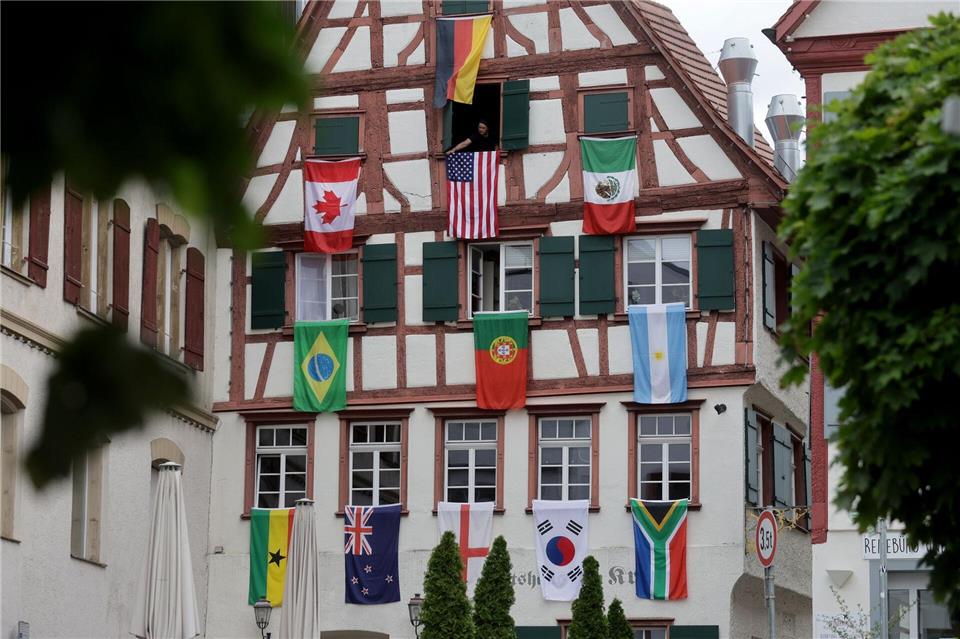 Insgesamt 48 Teams nehmen an der Fußball-WM teil. (Archivbild)Thomas Warnack/dpa