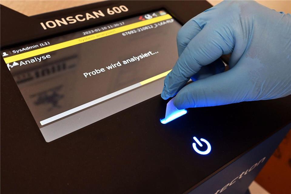 Insgesamt drei Ionenscanner gibt es in den Gefängnissen in Schleswig-Holstein. (Symbolbild)Uli Deck/dpa