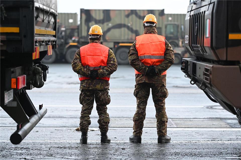 Insgesamt sind elf Nato-Länder an dem Manöver beteiligt. Lars Penning/dpa