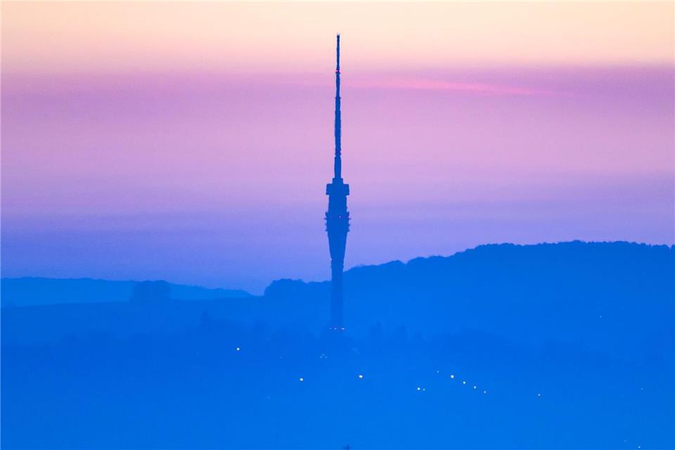 Insgesamt sollen 25,6 Millionen Euro aus Mitteln von Bund, Land und Stadt in die Sanierung des Fernsehturms und weitere Maßnahmen fließen.Robert Michael/dpa