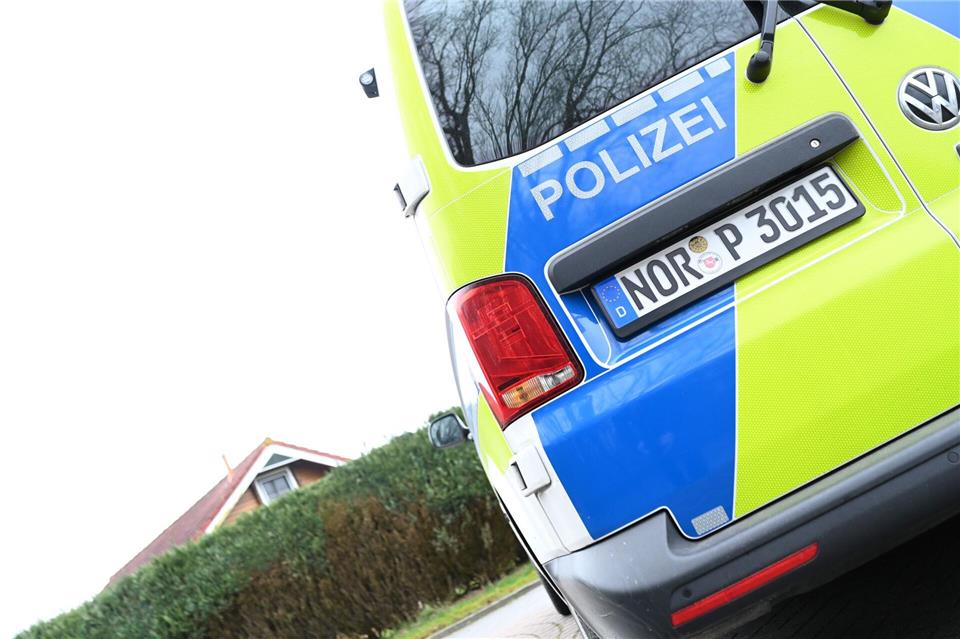 Insgesamt vier Grundstücke eine Familie durchsuchte die Polizei in der ostfriesischen Gemeinde Holtgast – an einem Ort lag eine Leiche vergraben. (Archivbild)Lars Penning/dpa