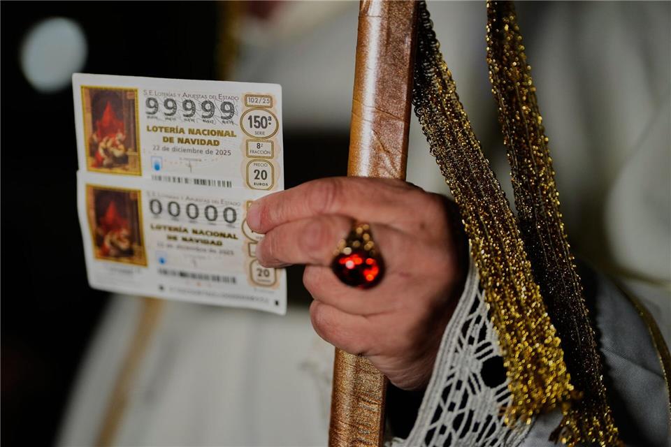 Insgesamt werden mehr als 2,77 Milliarden Euro verteilt.Manu Fernandez/AP/dpa