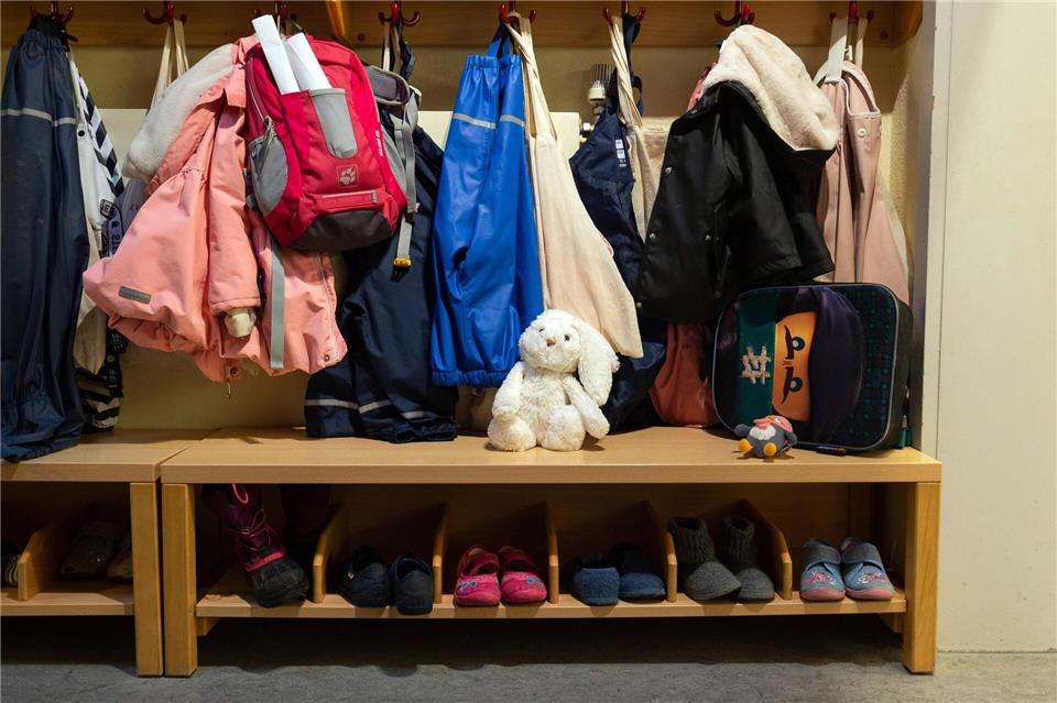 Weniger Kinder in Hessen besuchen Kita oder Tagespflege Insgesamt werden rund 275.000 Kinder unter 14 Jahren in Hessen in einer Kita oder von einer Tagespflegeperson betreut. (Symbolbild)Friso Gentsch/dpa