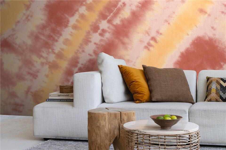 Inspiriert von der Mode, bringt der Batik-Look jetzt auch Wände zum Strahlen.Sander De Hooge/Rasch/DTI/dpa-tmn