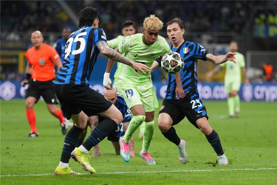 Inter Mailand und der FC Barcelona lieferten sich das nächste packende Duell.Antonio Calanni/AP/dpa