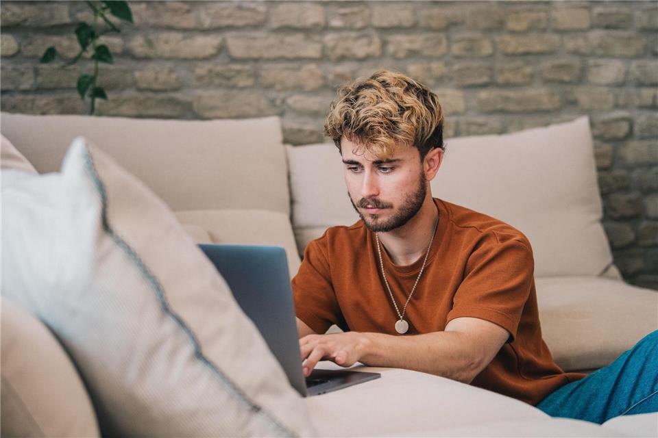 Zuschauen und lernen: Gratis-Onlinekurse für Verbraucher Interessierte finden ein neues Webinar-Angebot auf der Webseite der Verbraucherzentralen.picture alliance / dpa-tmn