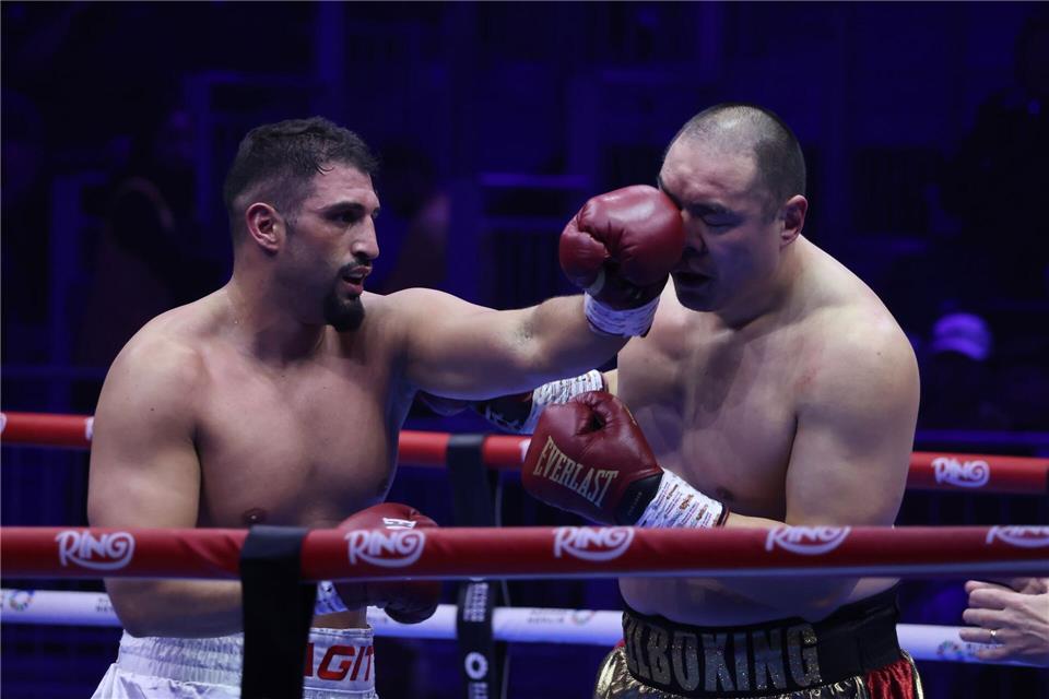 Interimstitel als Belohnung: Kabayel vs. Zhang. Wang Haizhou/XinHua/dpa