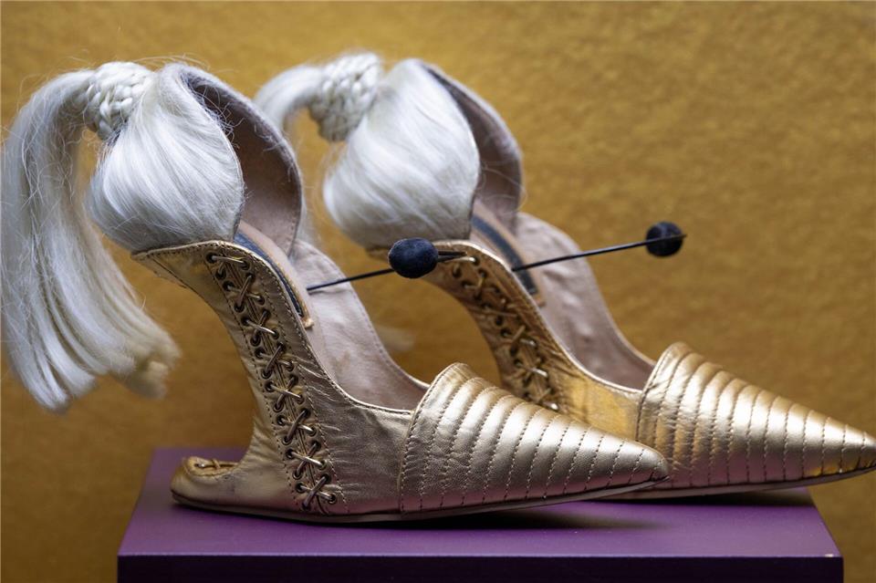 Internationale Schuhkunst zeigt eine neue Ausstellung im Museum Weißenfels. (Archivfoto)Hendrik Schmidt/dpa