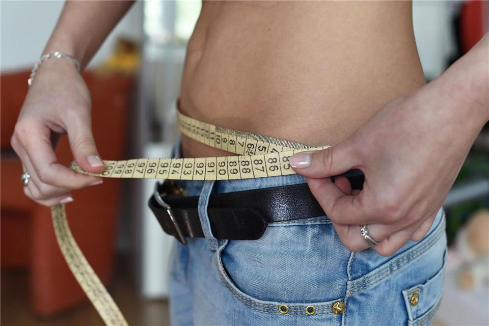 Intervallfasten zeigte keinen besseren oder nur einen sehr geringfügig besseren Effekt bei der Gewichtsabnahme als andere Methoden.Jens Kalaene/dpa-Zentralbild/dpa