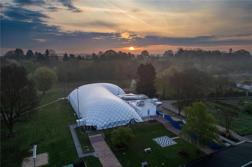 Inwiefern eine solche Traglufthalle eine Lösung für das Freibad Gescher wäre, soll die Stadtverwaltung prüfen. 