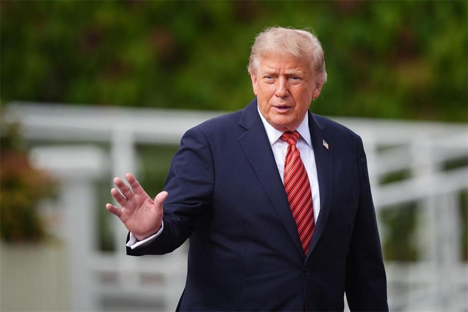 Inzwischen ist US-Präsident Donald Trump in Florida gemeldet - lebt aber vor allem im Weißen Haus. James Manning/PA Wire/dpa