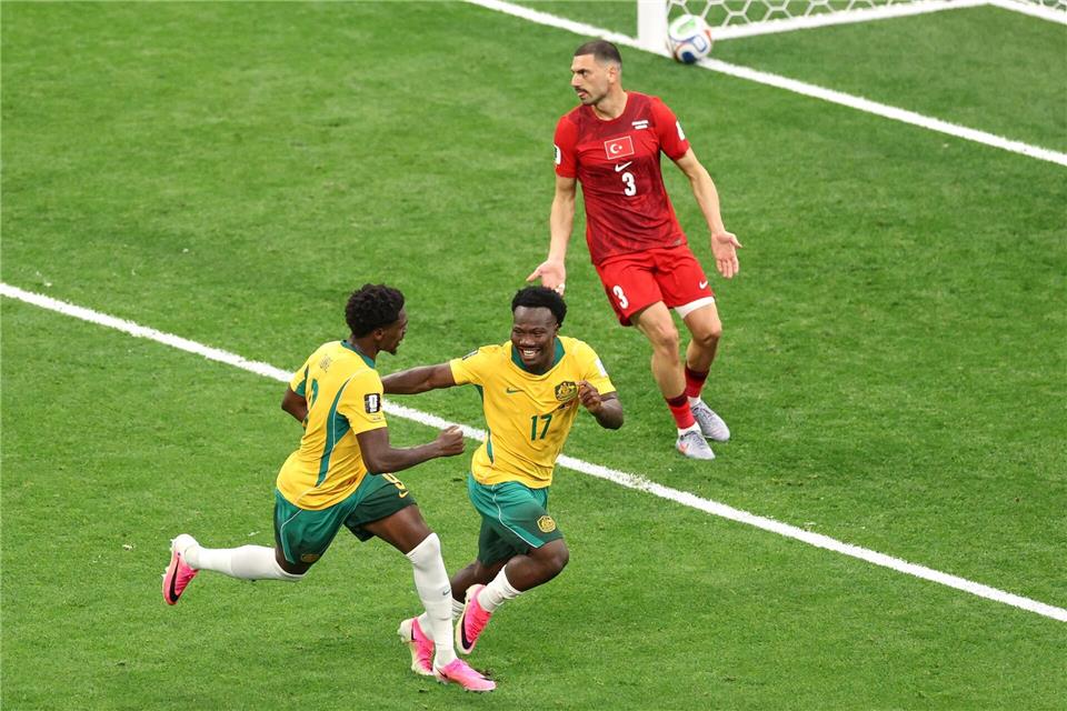 Irankunda (Mitte) wirbelte und traf zum 1:0 für Australien.Emma Peterson/AP/dpa