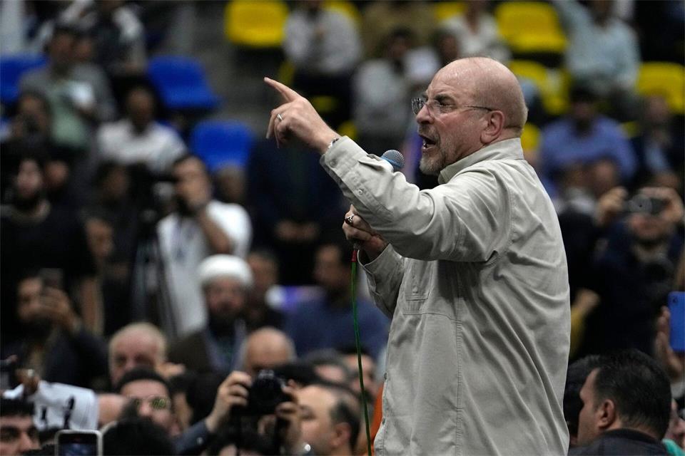 Irans Parlamentspräsident Ghalibaf reagiert gelassen auf die neuen US-Maßnahmen. (Archivbild)Vahid Salemi/AP/dpa
