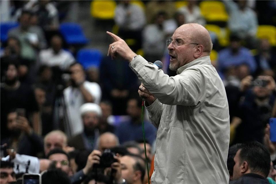 Irans Parlamentspräsident Mohammad Bagher Ghalibaf warnt die USA. (Archivbild)Vahid Salemi/AP/dpa