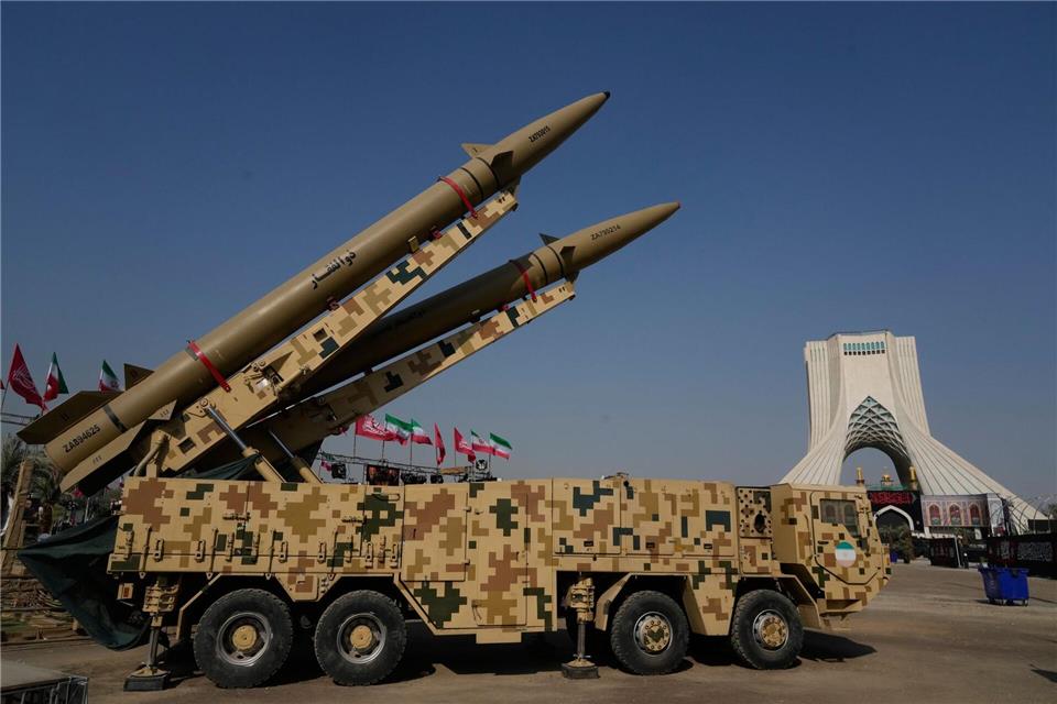Irans Raketen stellen eine große Bedrohung für die mit den USA verbündeten Staaten am Persischen Golf dar. (Symbolbild)Vahid Salemi/AP/dpa