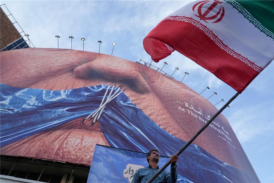 Irans Regierung hält ein Wiederaufflammen der Kämpfe für wahrscheinlich. (Archivbild)Vahid Salemi/AP/dpa