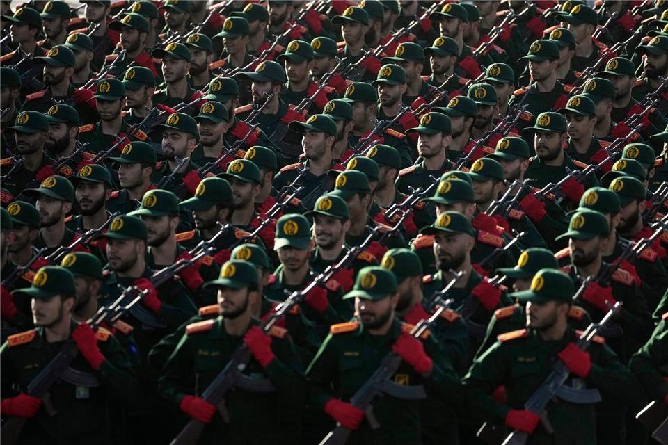 Irans Revolutionsgarden sehen sich angeblich im Vorteil. (Archivbild)Vahid Salemi/AP/dpa