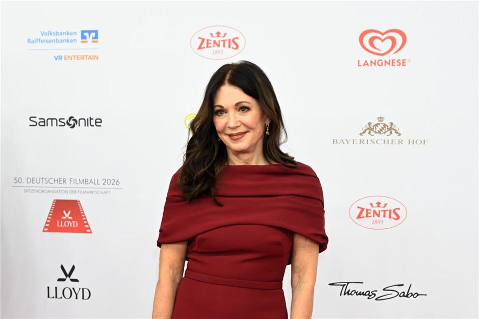 Iris Berben auf dem roten Teppich beim Deutschen Filmball.Felix Hörhager/dpa