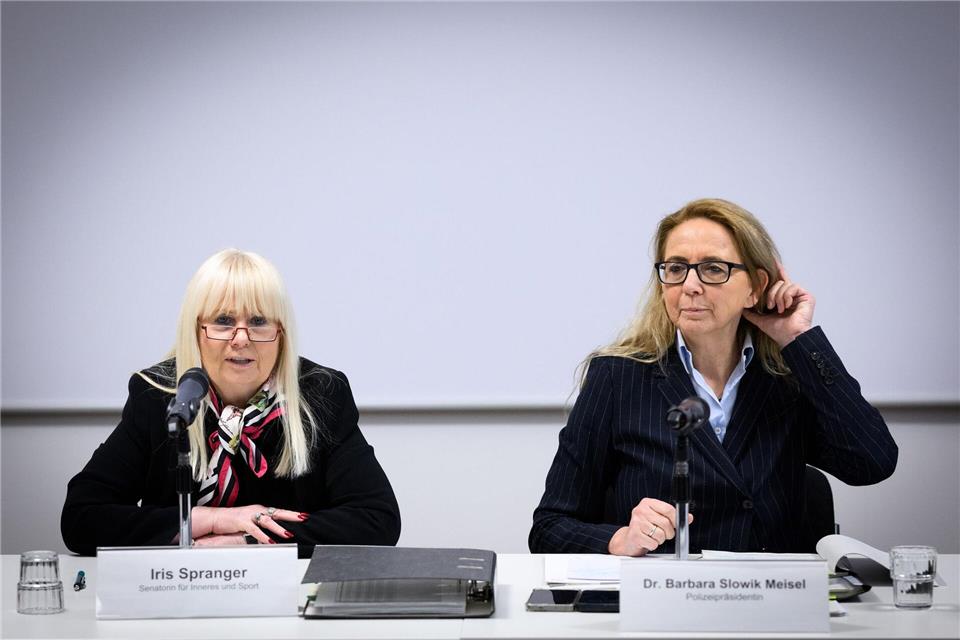 Iris Spranger (links), Berliner Senatorin für Inneres und Sport, und Barbara Slowik Meisel, die Berliner Polizeipräsidentin. (Archivbild)Bernd von Jutrczenka/dpa