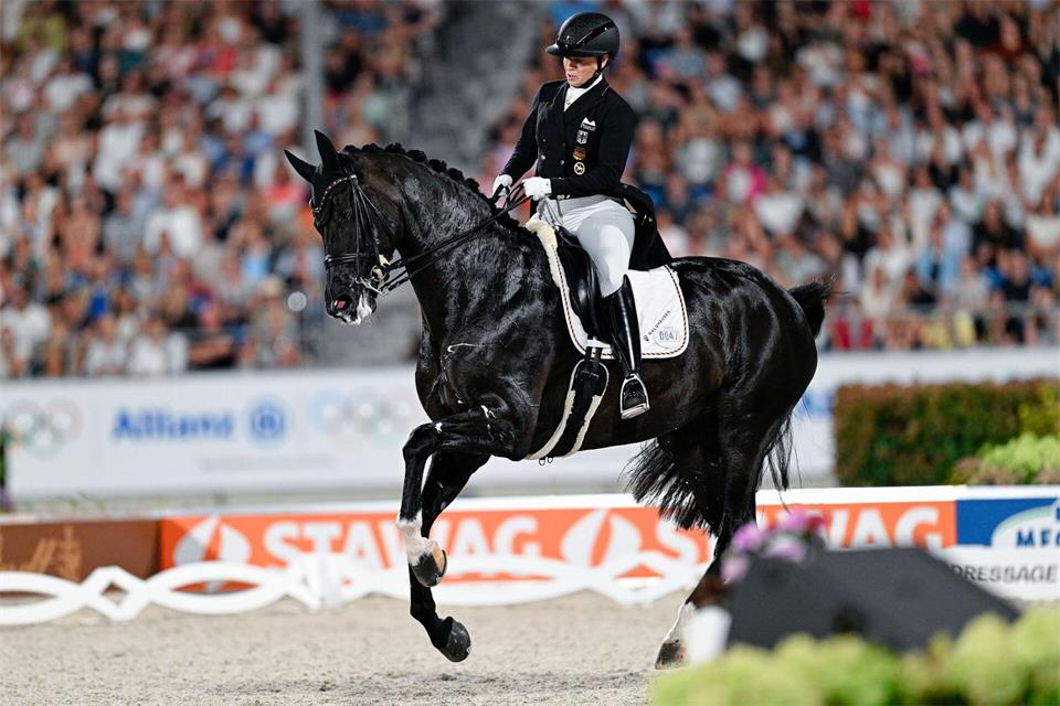 Isabell Werth verteidigt den Pferdesport gegen Kritiker. (Archivbild)Uwe Anspach/dpa