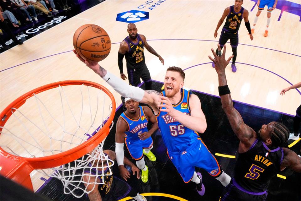 Isaiah Hartenstein muss sein Comeback im Nationalteam verschieben. (Archivfoto)Mark J. Terrill/AP/dpa