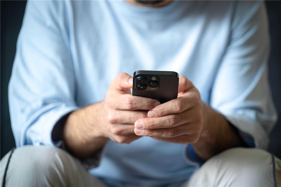 Islamistische Propaganda wird auch durch den Missbrauch religiöser Gesänge über das Internet verbreitet. Sina Schuldt/dpa