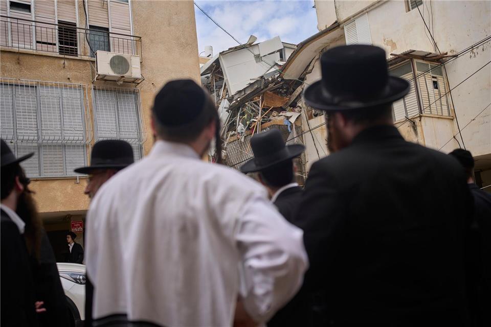 Israel bleibt weiter unter iranischem Beschuss.Ohad Zwigenberg/AP/dpa