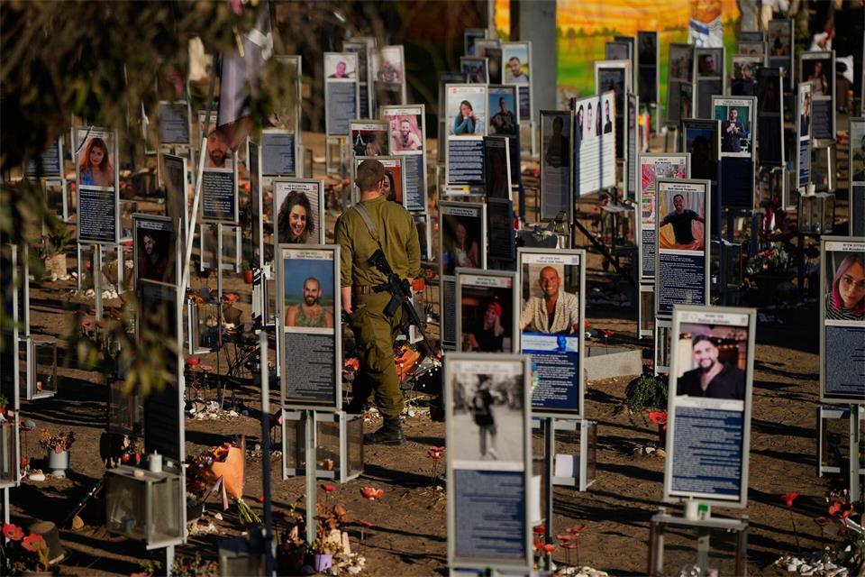 Israel erinnert am 7. Oktober an das Massaker der Hamas-Terroristen im Süden des Landes. Ohad Zwigenberg/AP/dpa