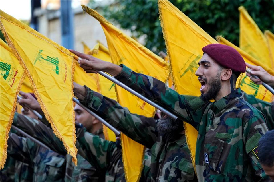 Israel fordert die Entwaffnung der proiranischen Hisbollah. (Archivbild)Hassan Ammar/AP/dpa
