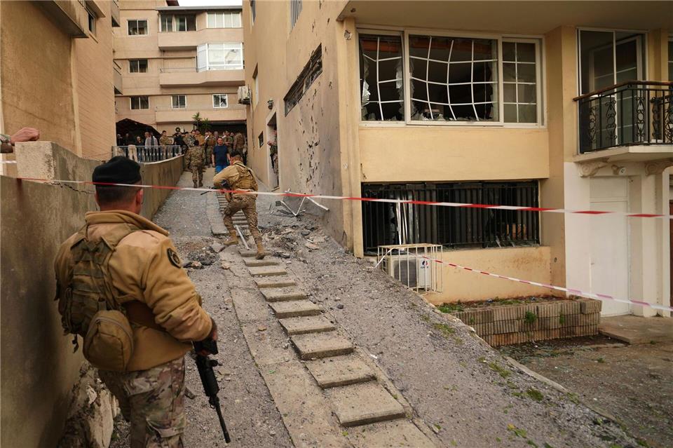 Israel greift weiter Ziele im Libanon an. Hassan Ammar/AP/dpa