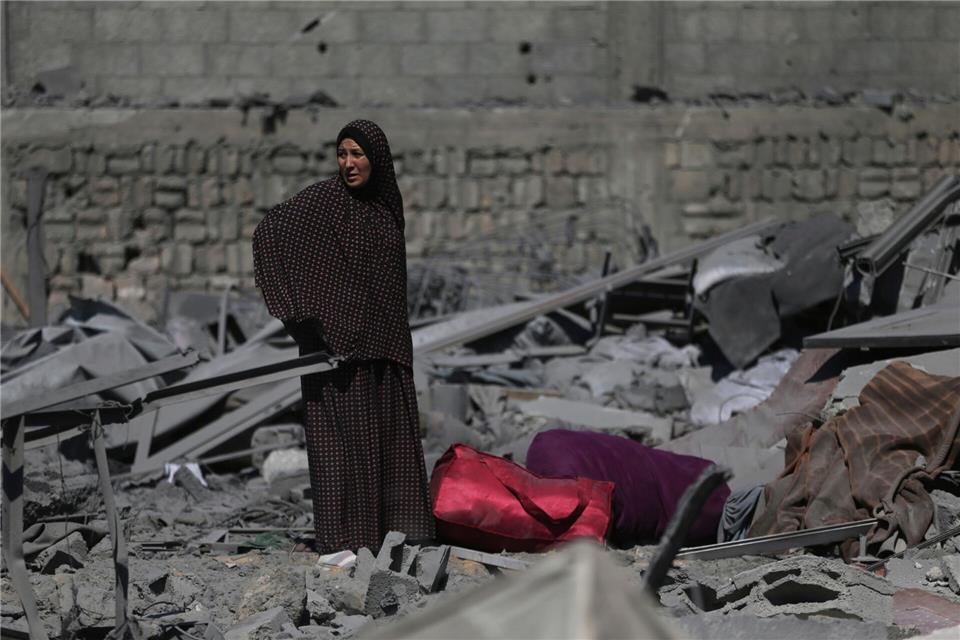 Israel: 250.000 Palästinenser haben Stadt Gaza verlassen Israel hat die schätzungsweise rund eine Million Menschen in der Stadt Gaza mehrmals aufgerufen, in sogenannte humanitäre Zonen weiter südlich zu fliehen. Yousef Al Zanoun/AP/dpa