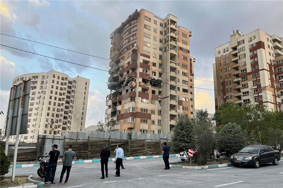 Israel hat mit einem Großangriff auf Ziele im Iran begonnen. Vahid Salemi/AP/dpa