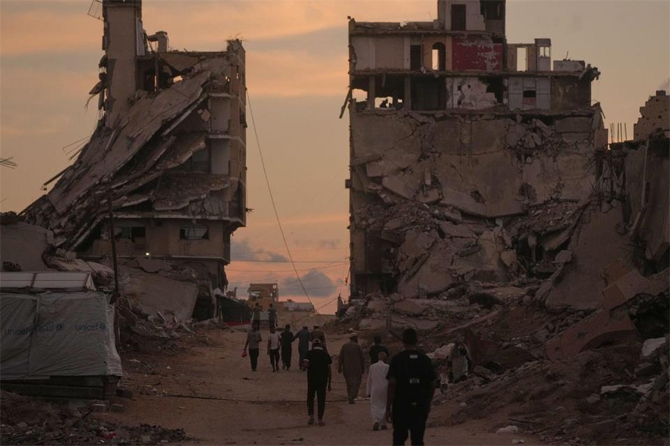 Israel hat seit dem Hamas-Massaker am 7. Oktober 2023 nach eigenen Angaben 100.000 Ziele in der Region angegriffen, die meisten davon im Gazastreifen. Jehad Alshrafi/AP/dpa