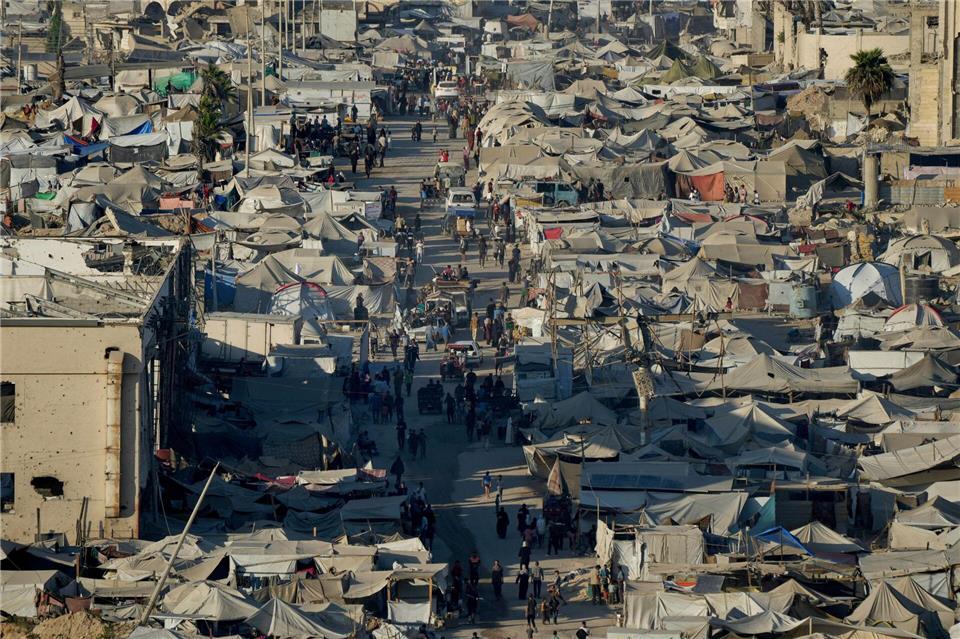 Israel hat wegen des Gaza-Kriegs nach Ansicht von US-Präsident Trump in Teilen der US-Politik an Reputation eingebüßt.Jehad Alshrafi/AP/dpa