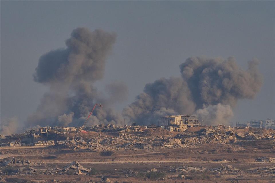 Israels Armee erlebt vor Gaza-Offensive Mobilisierungskrise Israels Armee geht weiter gegen die islamistische Hamas vor. (Archivbild) Ohad Zwigenberg/AP/dpa