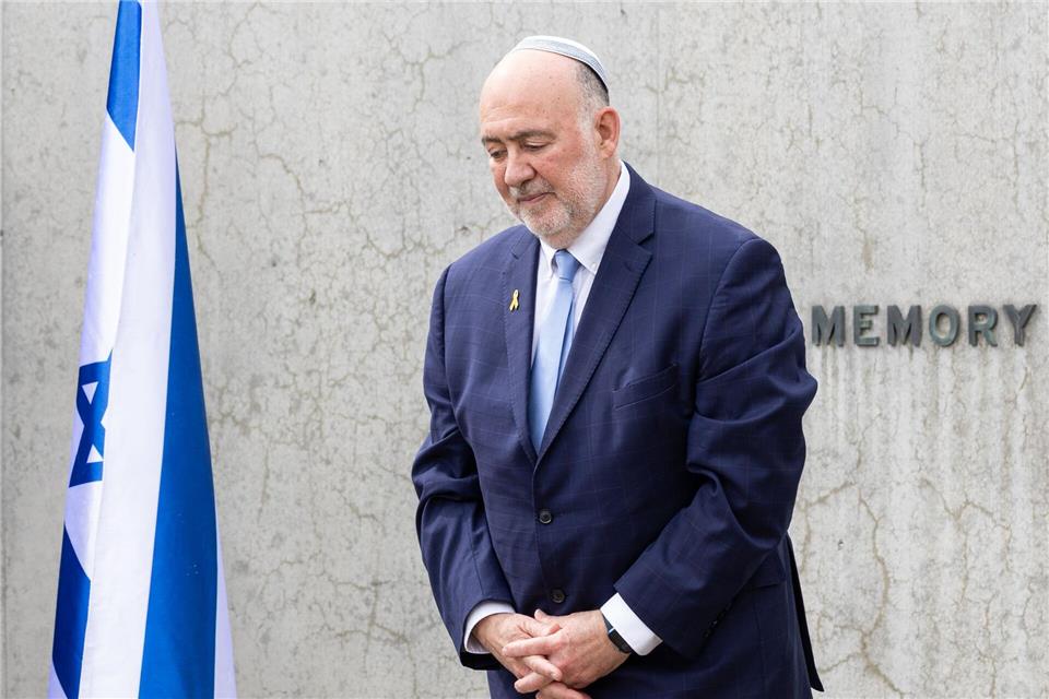 Israels Botschafter Prosor fordert verstärkte Anstrengungen im Kampf gegen Antisemitismus. Hannes P. Albert/dpa