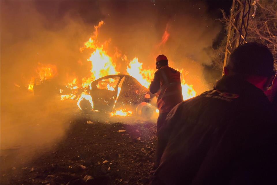 Israels Luftwaffe greift erneut in Beirut an. Hussein Malla/AP/dpa