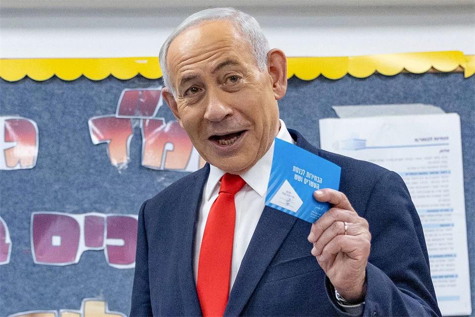 Israels Ministerpräsident Benjamin Netanjahu ruft seine Anhänger auf, zur Wahl zu gehen. Foto aktuellYonatan Sindel/Pool Flash90 via AP/dpa