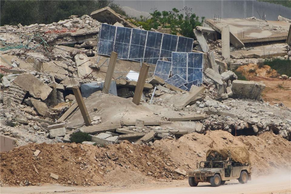 Israels Premier ordnet eine Ausweitung der Sicherheitszone im Südlibanon an. Ariel Schalit/AP/dpa