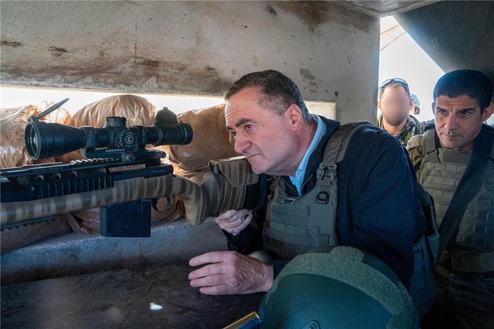 Israels Verteidigungsminister Israel Katz bei einem früheren Truppenbesuch im Südlibanon. (Archivbild)Ariel Hermoni/Verteidigungsministerium/dpa
