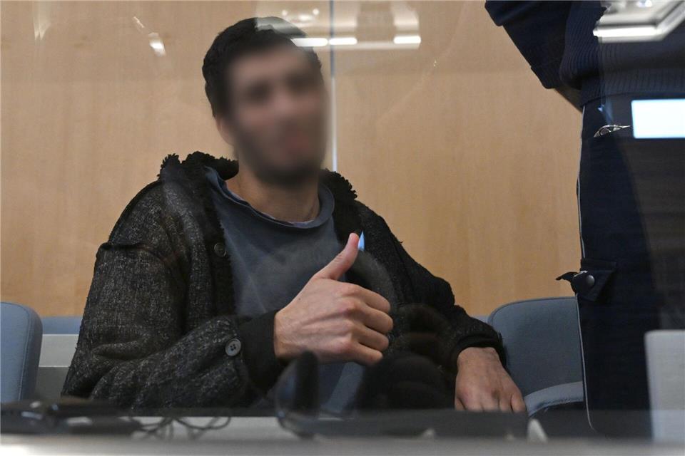 Issa al Hasan hatte bereits zu Prozessbeginn gestanden, den Messerangriff begangen zu haben. Federico Gambarini/dpa