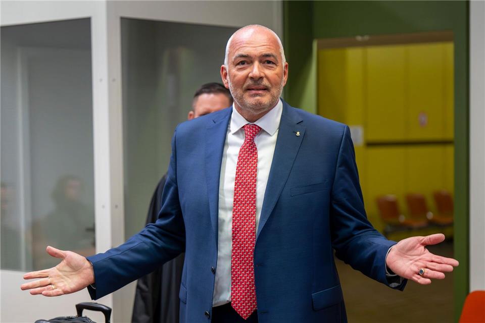 Ist Axel Fischer verhandlungsunfähig oder nicht? Das soll nun ein Sachverständiger klären. (Archivbild)Peter Kneffel/dpa